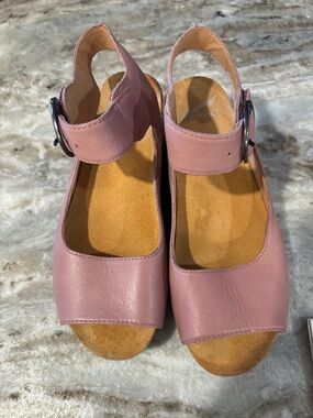 Dansko Women's Pink Leather Slingback Sandals
